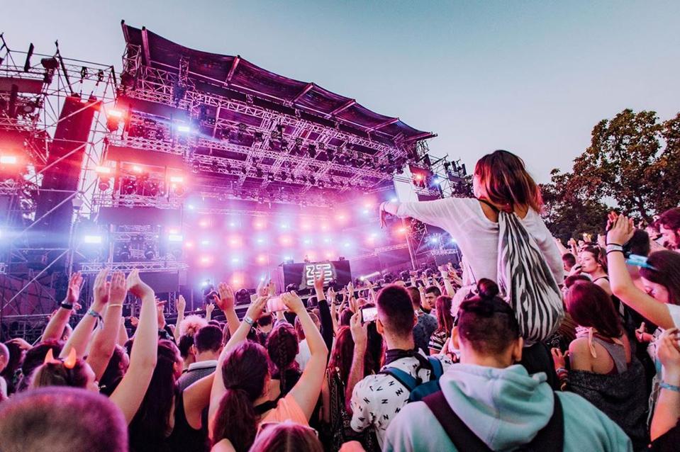5 Extremely Affordable 2019 International Music Festivals You Need