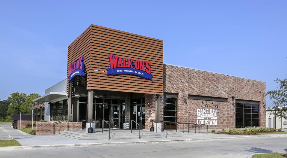 Walk On S Bistreaux Bar Is Making A Dent In The Sports Bar Competition