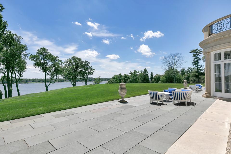 New Jersey Mansion Designed By Robert A M Stern Hits Market