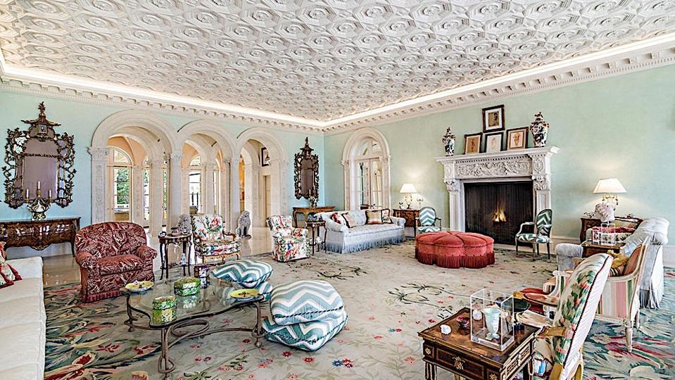 La Follia Living Room