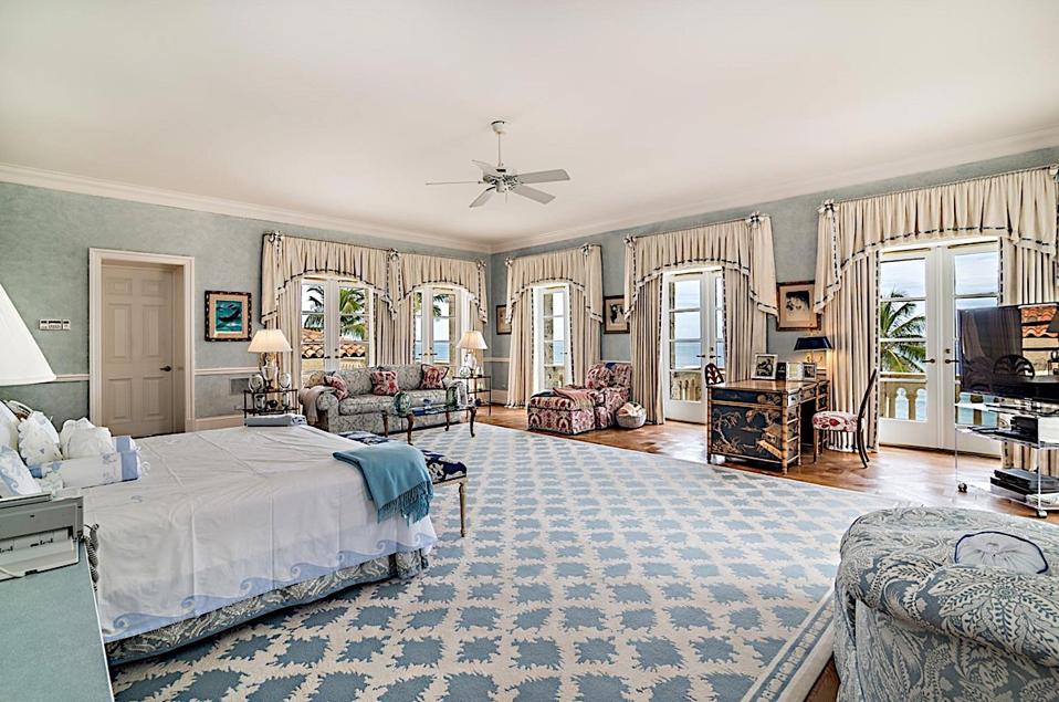 La Follia Bedroom