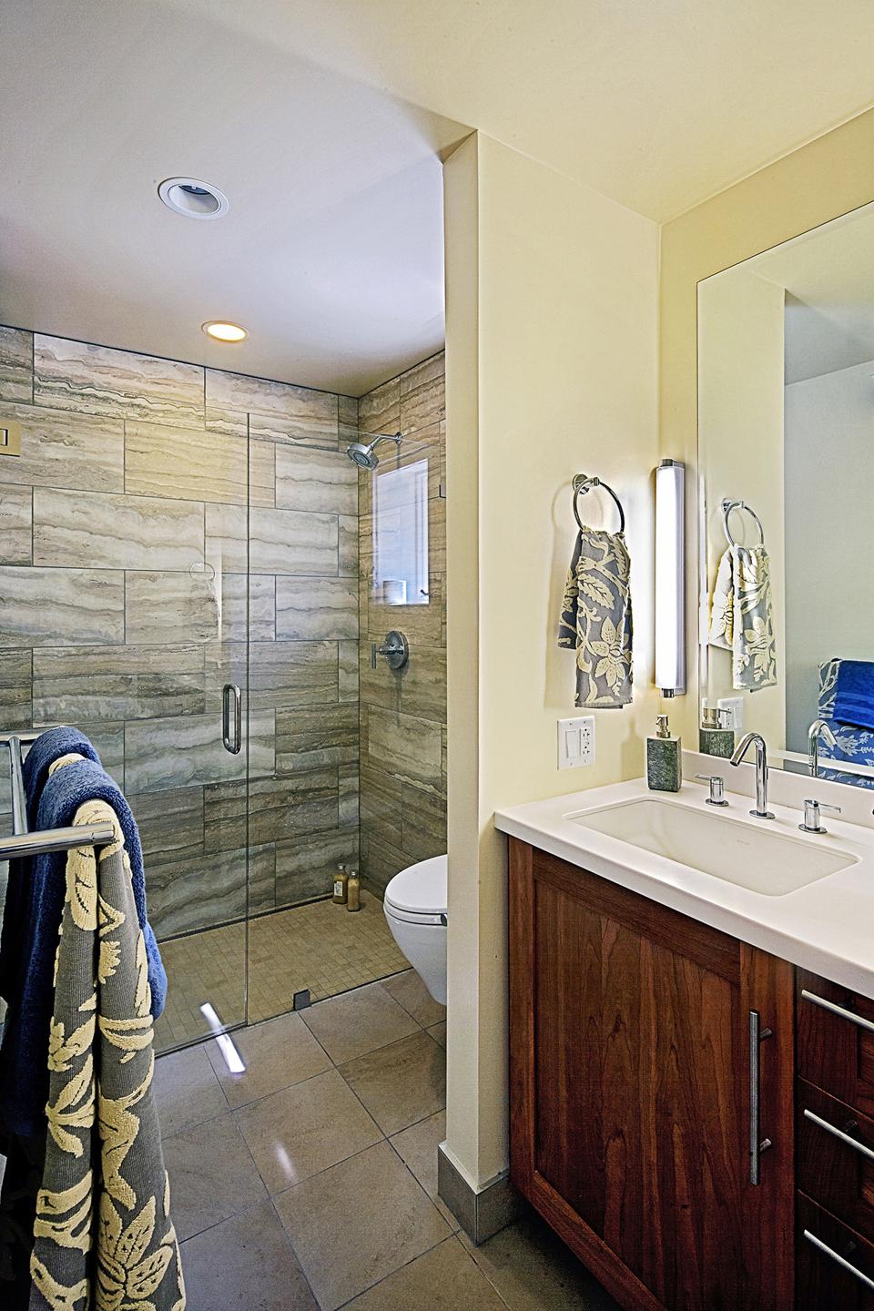 The floor tiles are porcelain decorated using a high-definition technique in digital printing technology. The technique provides greater variety and less repetition, making the look indistinguishable from natural stone.