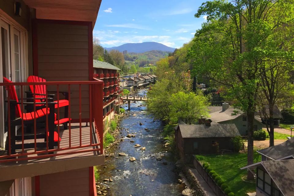 The Best Gatlinburg Hotels On The Strip