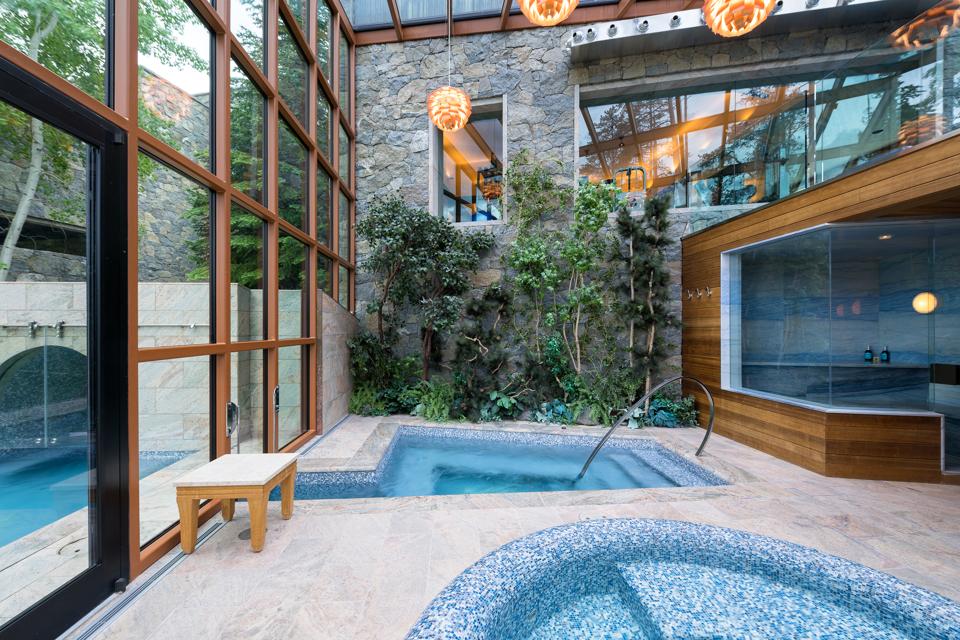 Spa, pool and hot tub in the recreation building