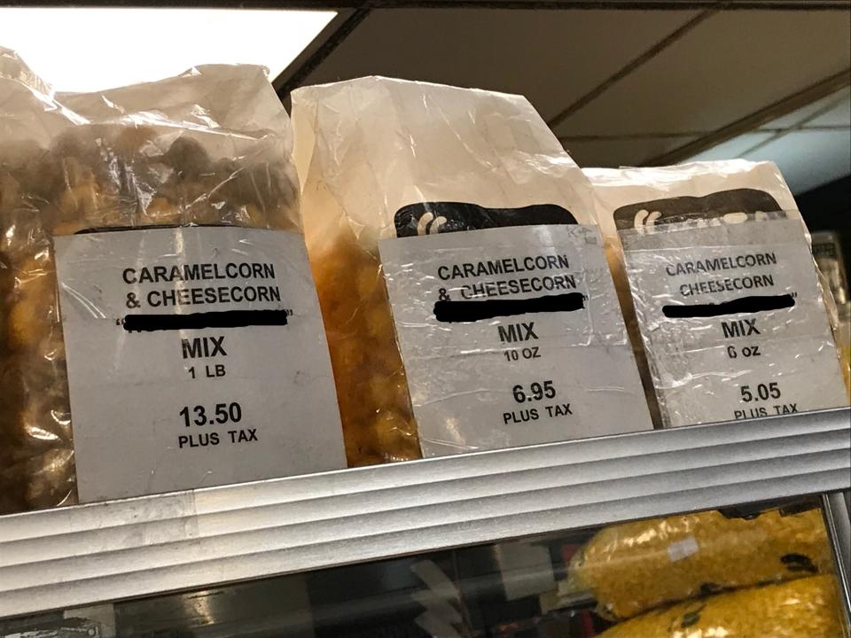 A display of popcorn bags whose prices don't add up.