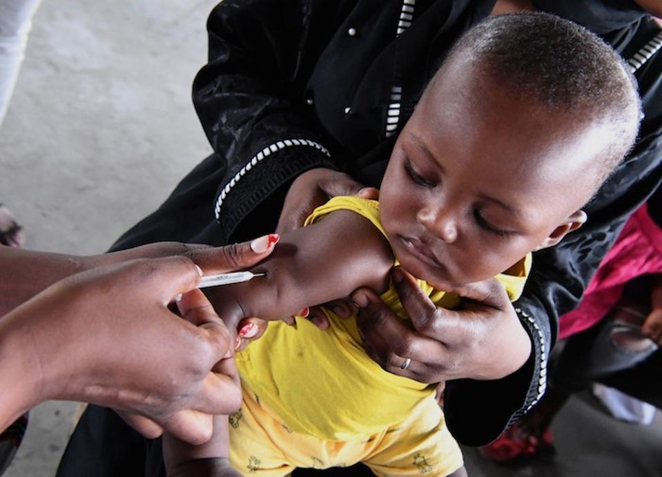 A baby is vaccinated at a UNICEF-supported health clinic in Brazzaville, in the Democratic Republic of the Congo.