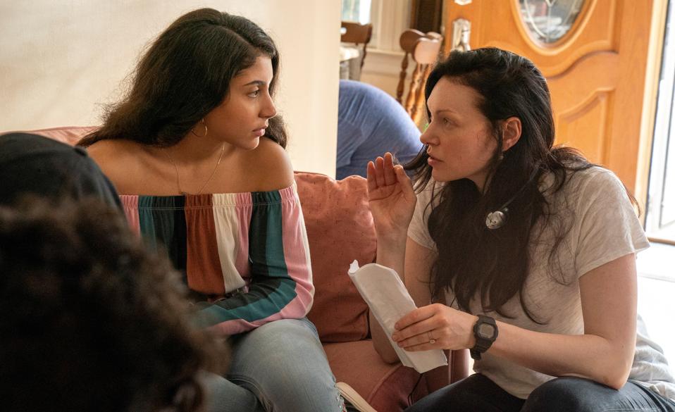 Laura Prepon Discusses Alex And Piper S Future On Orange Is The