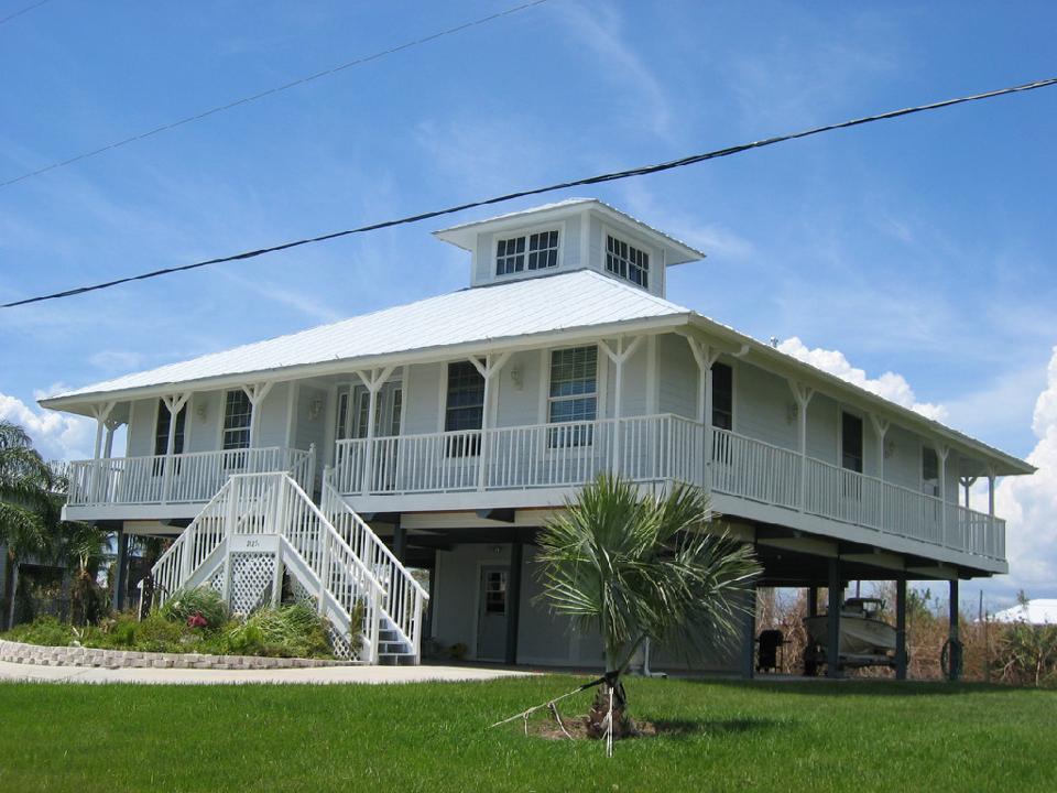 Built with Structall SIPs, this FL house was built on stilts to avoid flood damage.