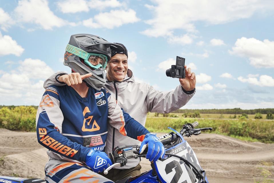 Sony's Brand-New Premium Compact Camera Offers Pro-Level 