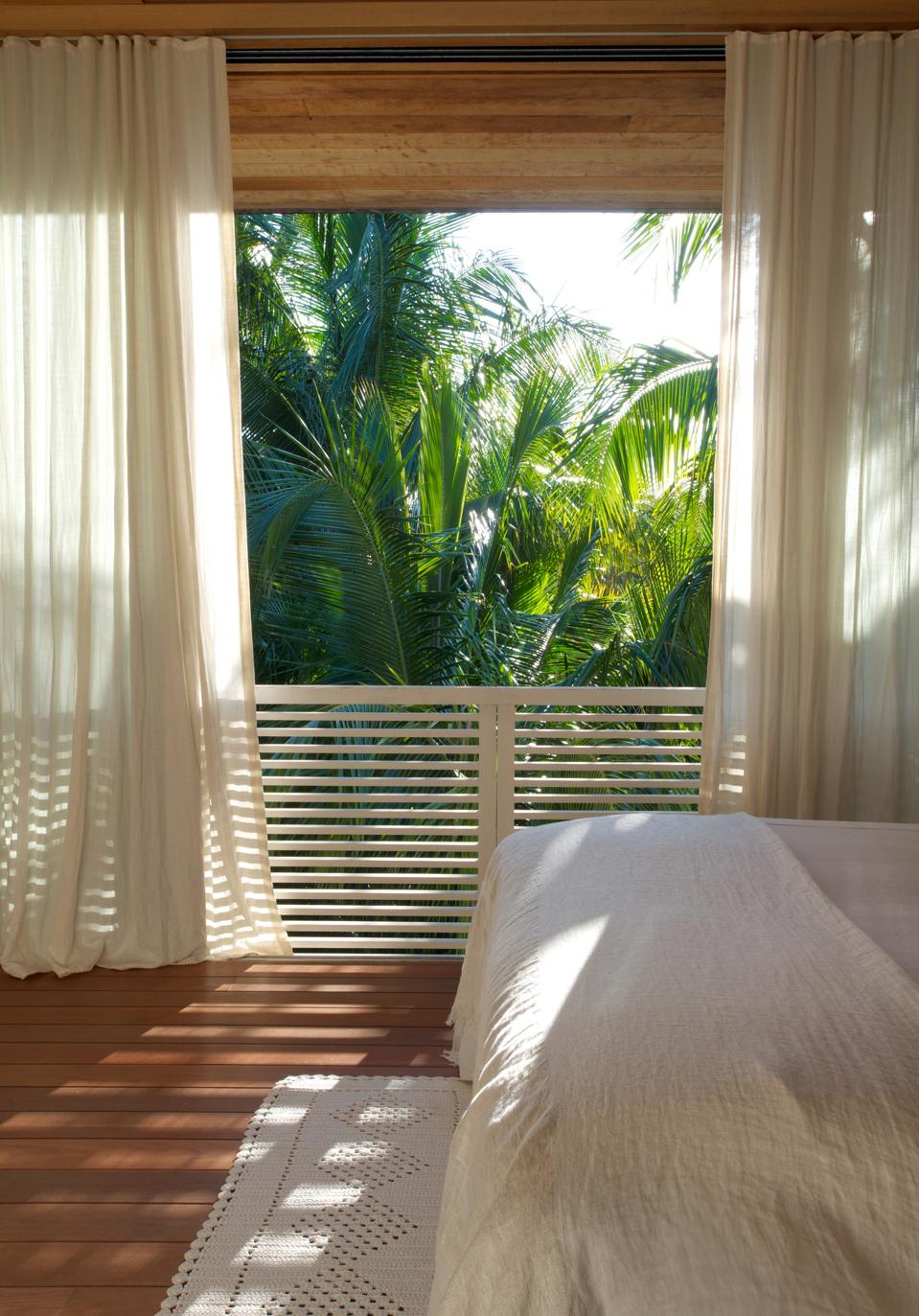 Architect Chad Oppenheim Designs A Waterfront Beach House