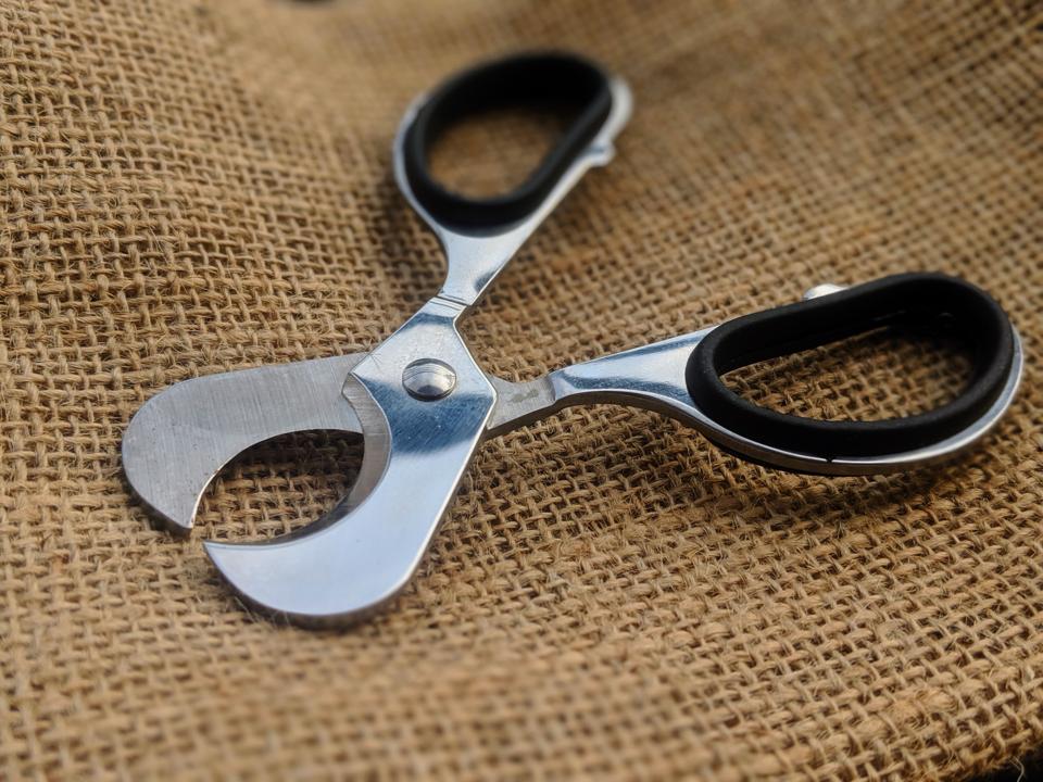 Cigar Field Test The Cheapest Cigar Scissors on Amazon