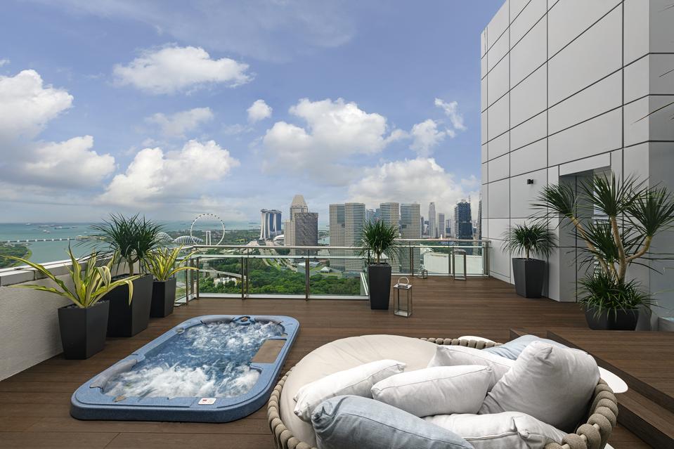 Concourse Penthouse Rooftop with Jacuzzi