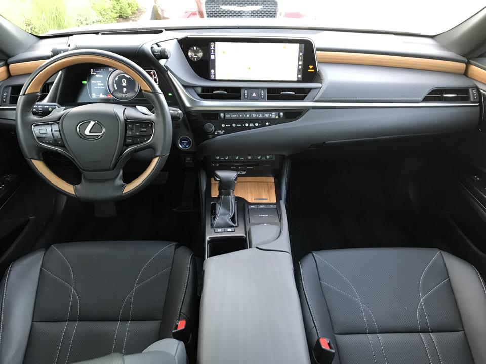 Review 2019 Lexus Es300h Is The Right Hybrid At The Wrong Time