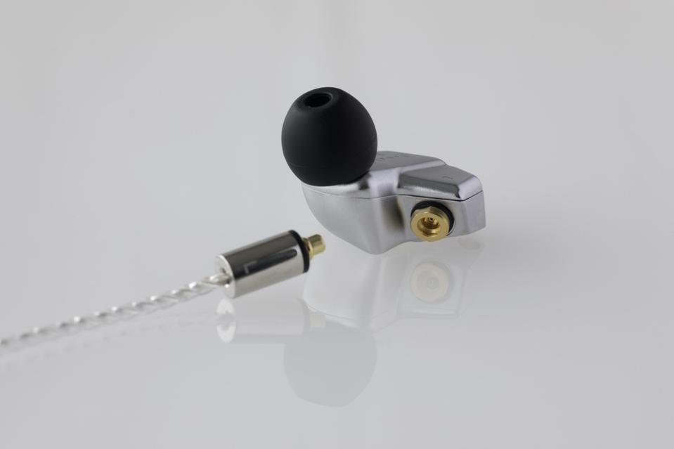 Final B3 earphone and cable