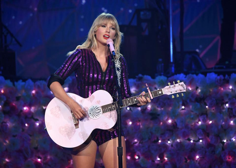 Taylor Swifts Lover Scores Highest Sales Week Of 2019in One Day Taylor Swifts Lover Scores Highest Sales Week Of 2019in One Day