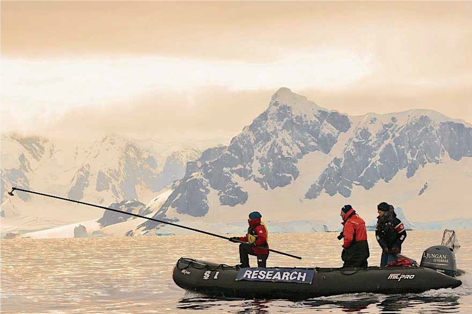 Exploring Antarctica as Citizen Scientist with Polar Latitudes