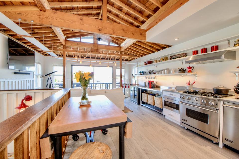 Sailing-Stream.fr ⚓ Visitez les célèbres maisons flottantes de Sausalito, en Californie ⚓ Intérieur, péniche Sausalito