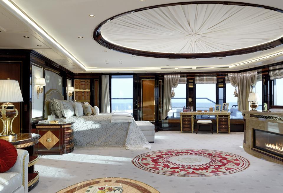 The master suite aboard AMAEDA