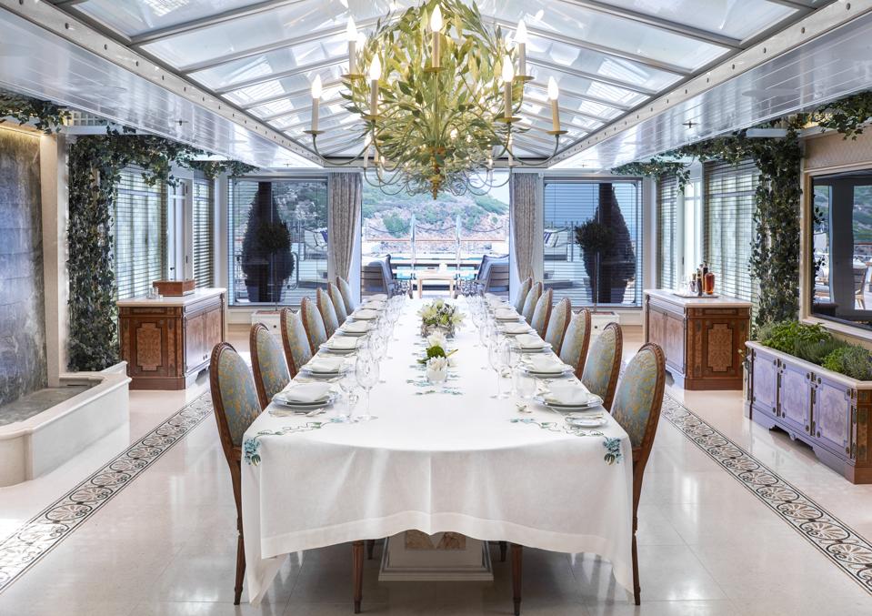 The ″winter garden″ aboard AMAEDA.