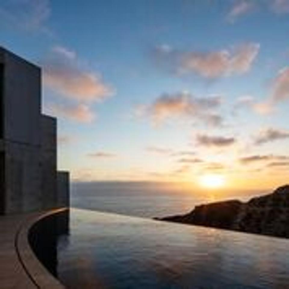 The infinity pool at the Razor House