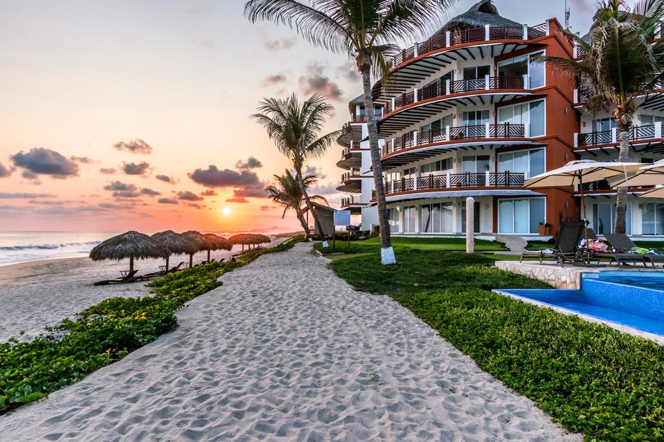 Vivo Resorts is a $200 million, 75-acre gated community of luxury condominiums and private homes on Palmarito Beach, a 12-mile long stretch of unspoiled coastline.