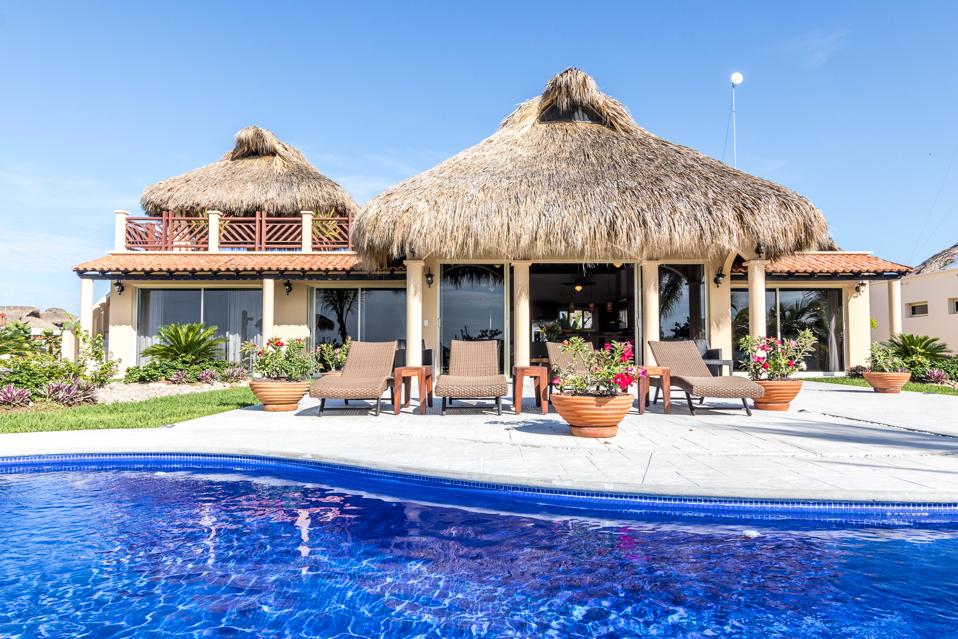 There are a limited number of ocean view or mountain view lots designed for custom-built homes.