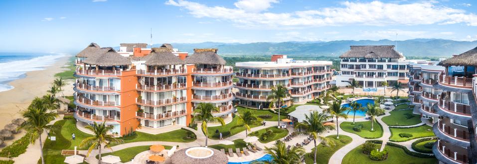 Vivo Resorts is located just an hour’s drive north of Huatulco, an emerging part of Mexico that has remained almost untouched by large-scale real estate development.