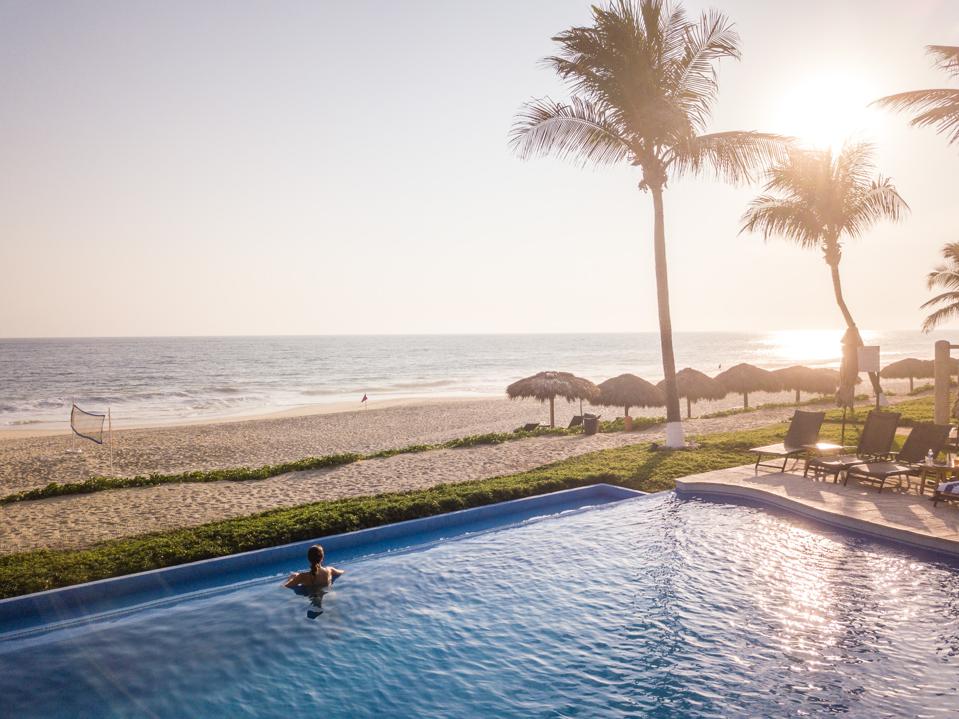 Vivo Resorts currently offers two beachfront Infinity Swimming Pools, each with a swim-up bar, snack bar and poolside drink service. There is also a family swimming pool with a waterfall feature and water slide adjacent to the Clubhouse.