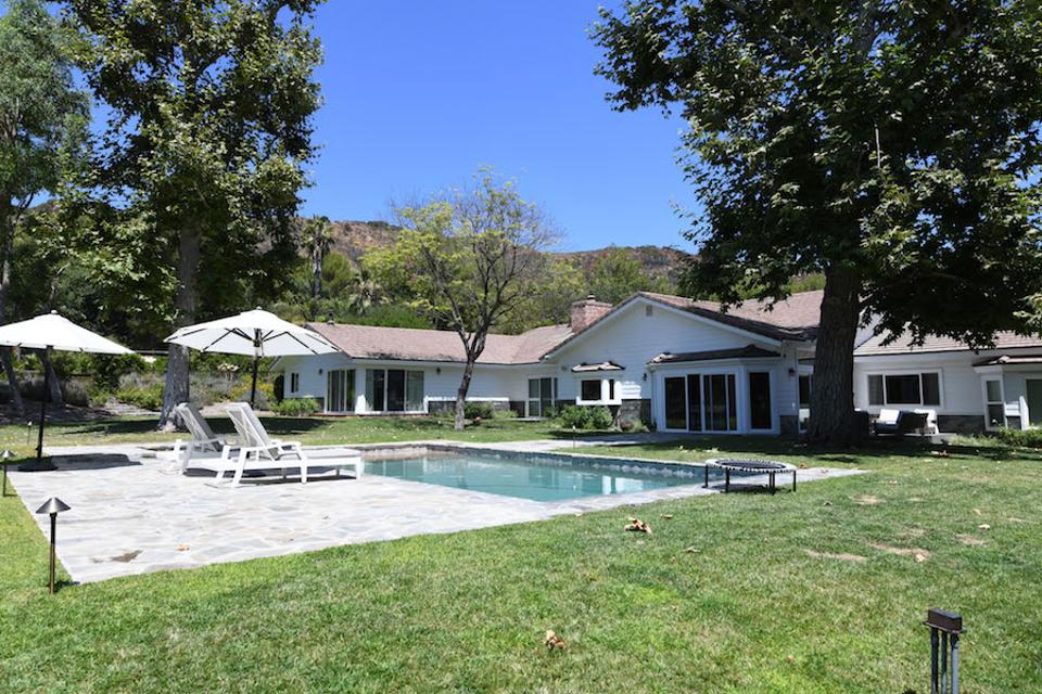 Take A Look Inside Autumn Calabrese S Calabasas Home