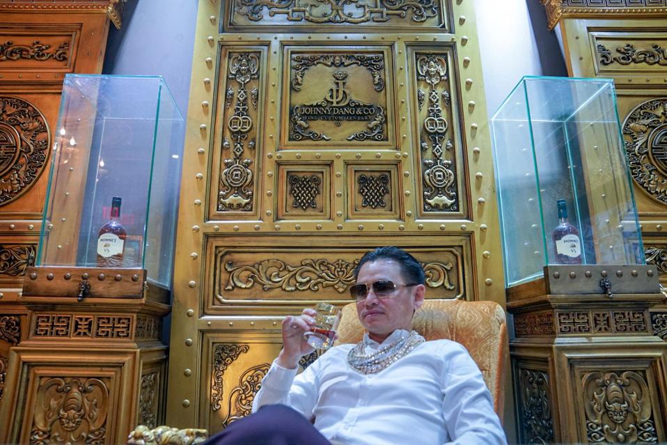 How Vietnamese Immigrant Johnny Dang Became Rap S Favorite Jeweler