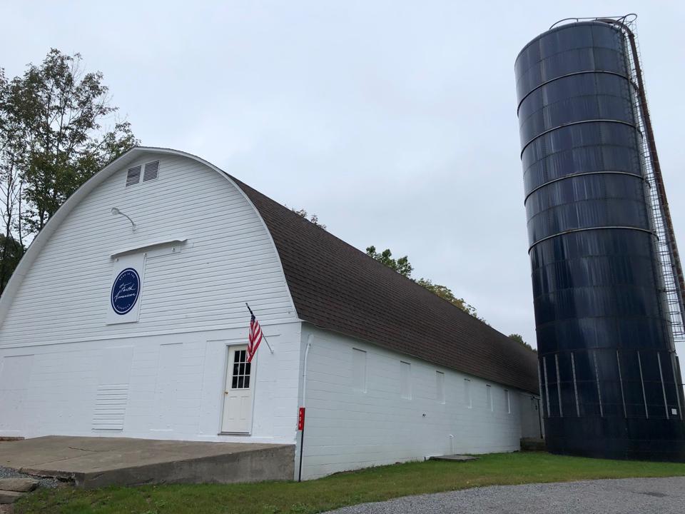 Kelsey Grammer Opened A Taproom In The Catskills But Nobody Is There