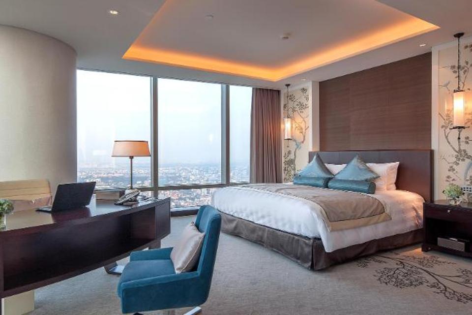 Panoramic Views in Lotte Hotel Guestroom