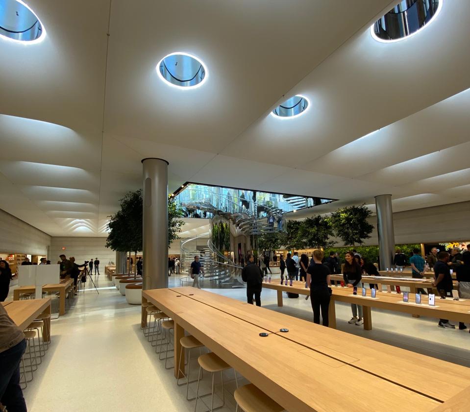 Apple Fifth Avenue Store Reopening Sneak Preview It S Stunning
