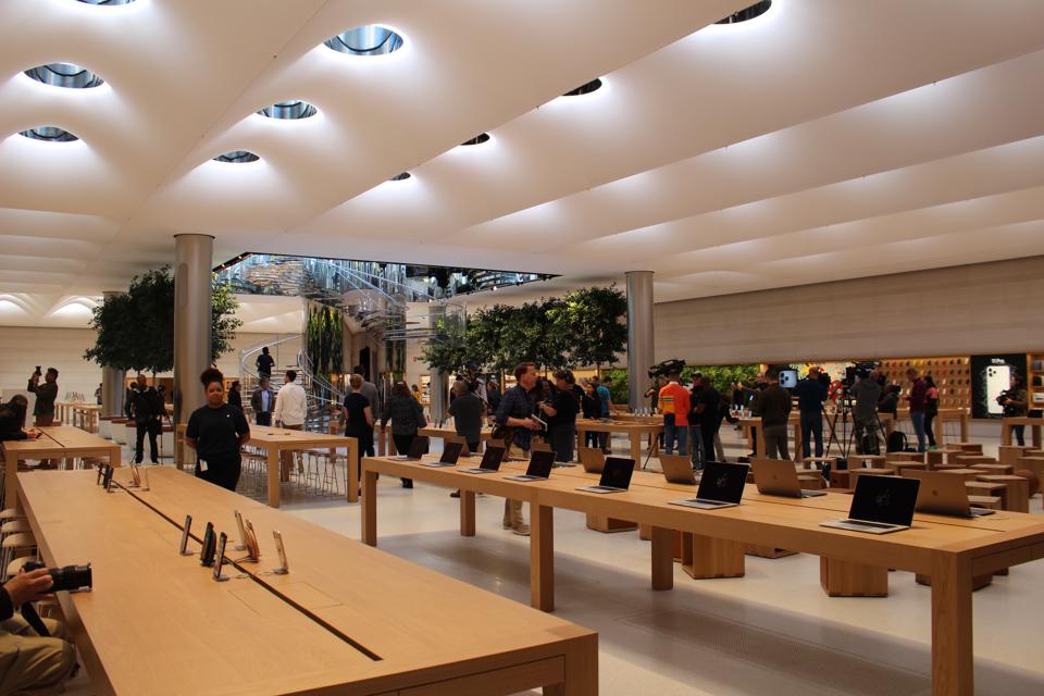 Apple Fifth Avenue Store Reopening Sneak Preview It S Stunning
