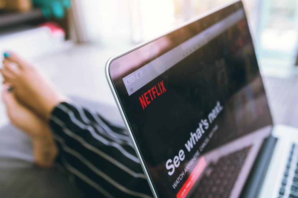 the-netflix-triple-bottom-breakdown-4-price-charts