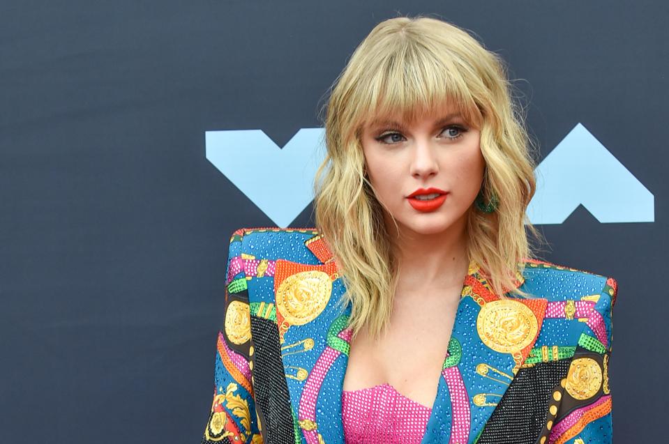 Taylor Swift Got Laser Eye Surgery What To Expect After It Is Done