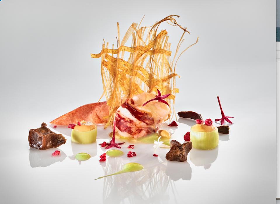 Bogavante con telar de platano y puerro, a lobster dish.