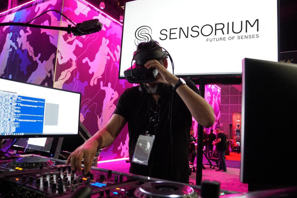 How Social Virtual Reality Will Ramp Up The Music Experience