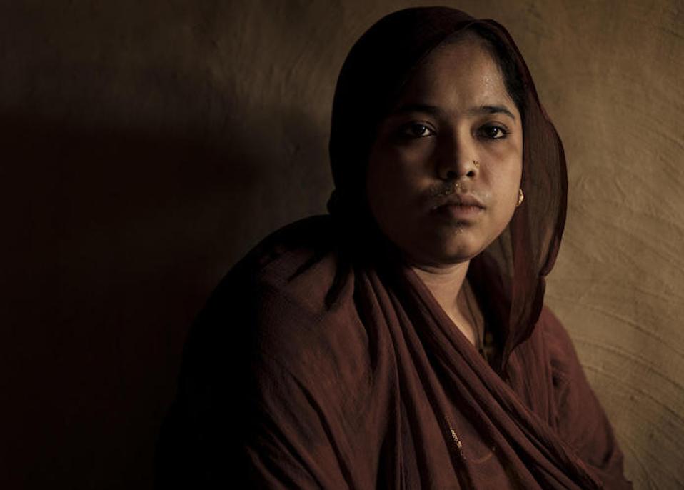 Shahina, de 17 años y su hermano menor, Abdullah, de 15 años, fueron secuestrados por traficantes que su padre contrató para pasar de contrabando a la pareja desde Cox's Bazar, Bangladesh a Malasia.