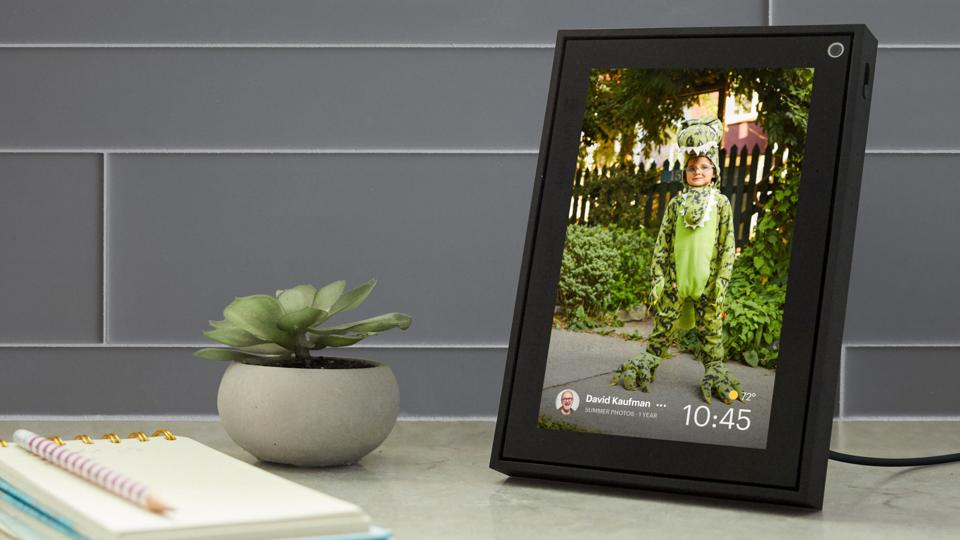 Facebook Portal 2.0 has a tiny privacy switch.