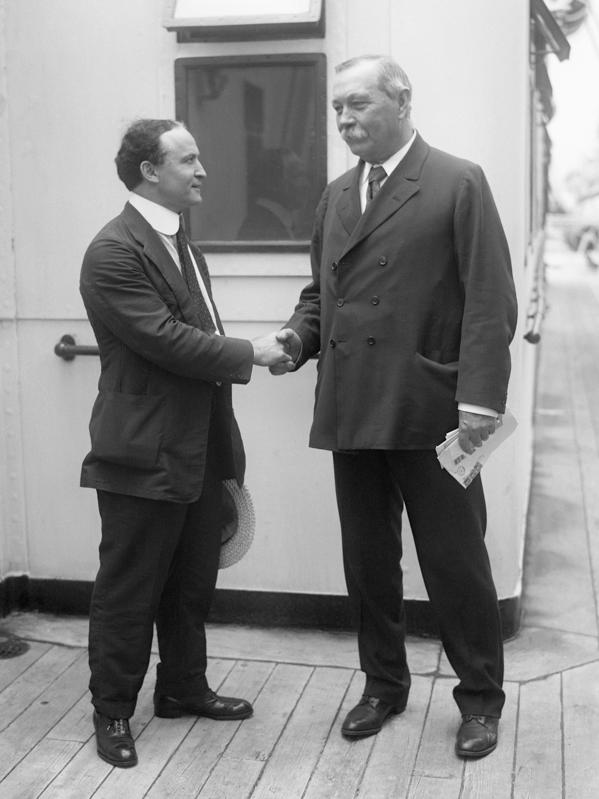 Harry Houdini and Sir Arthur Conan Doyle Shake Hands