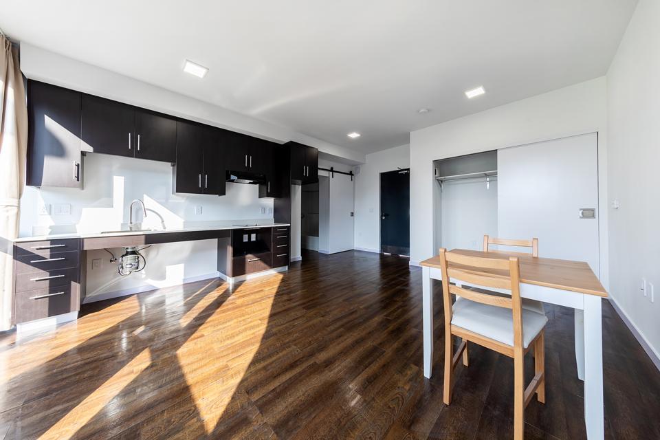 Hope On Alvarado interior. The five-story Hope on Alvarado project offers studios and one-bedroom
apartments, ranging from 400-480 square feet.