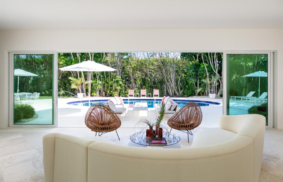 Get Fashion Icon Lisa Perry Brilliantly Revitalizes A Palm Beach Regency For Android Get Wallpaper Fashion Icon Lisa Perry Brilliantly Revitalizes A Palm Beach Regency HD