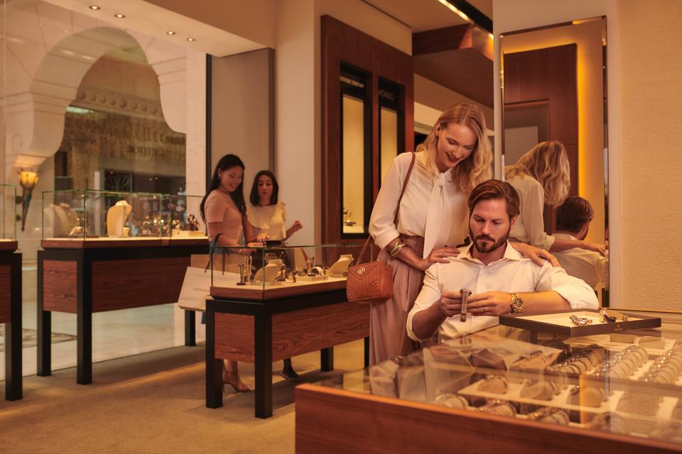 The Atlantis is home to a selection of luxurious boutiques.