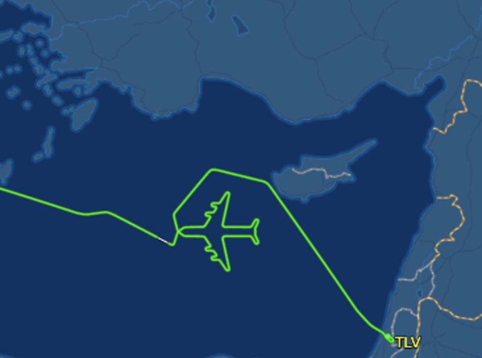 El Al Israel final flight draws plane 747 on its route