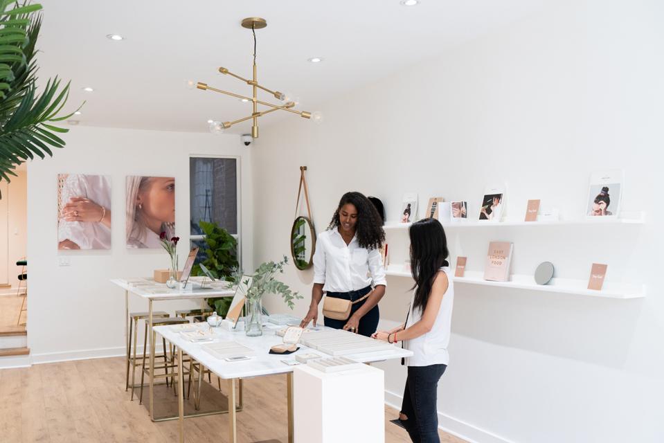 Mejuri hybrid showroom model