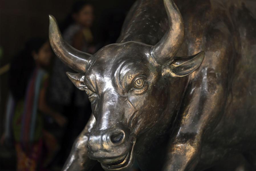 Stocks This Week: Buy American Tower And AON