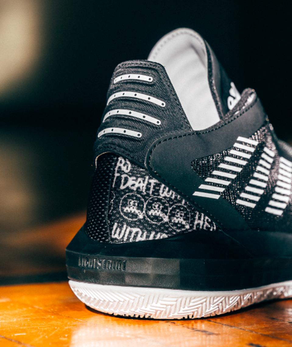 Dame 6 Adidas sneaker