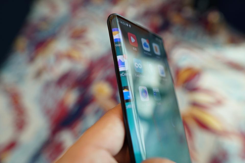 The Vivo Nex 3’s screen curvature is so dramatic the phone doesn’t have room for physical buttons. Instead user adjusts volume by pressing into the sliver of bezel space.