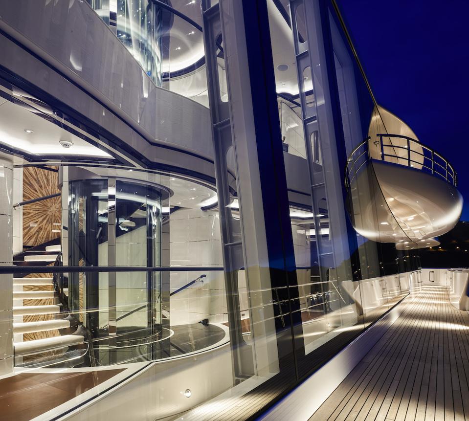 Sailing-Stream.fr ⚓ EXCELLENCE | L'un des Super-Yachts les plus chauds du monde ! ⚓ Les grandes sections de verre à bord du megayacht Excellence font entrer l'extérieur